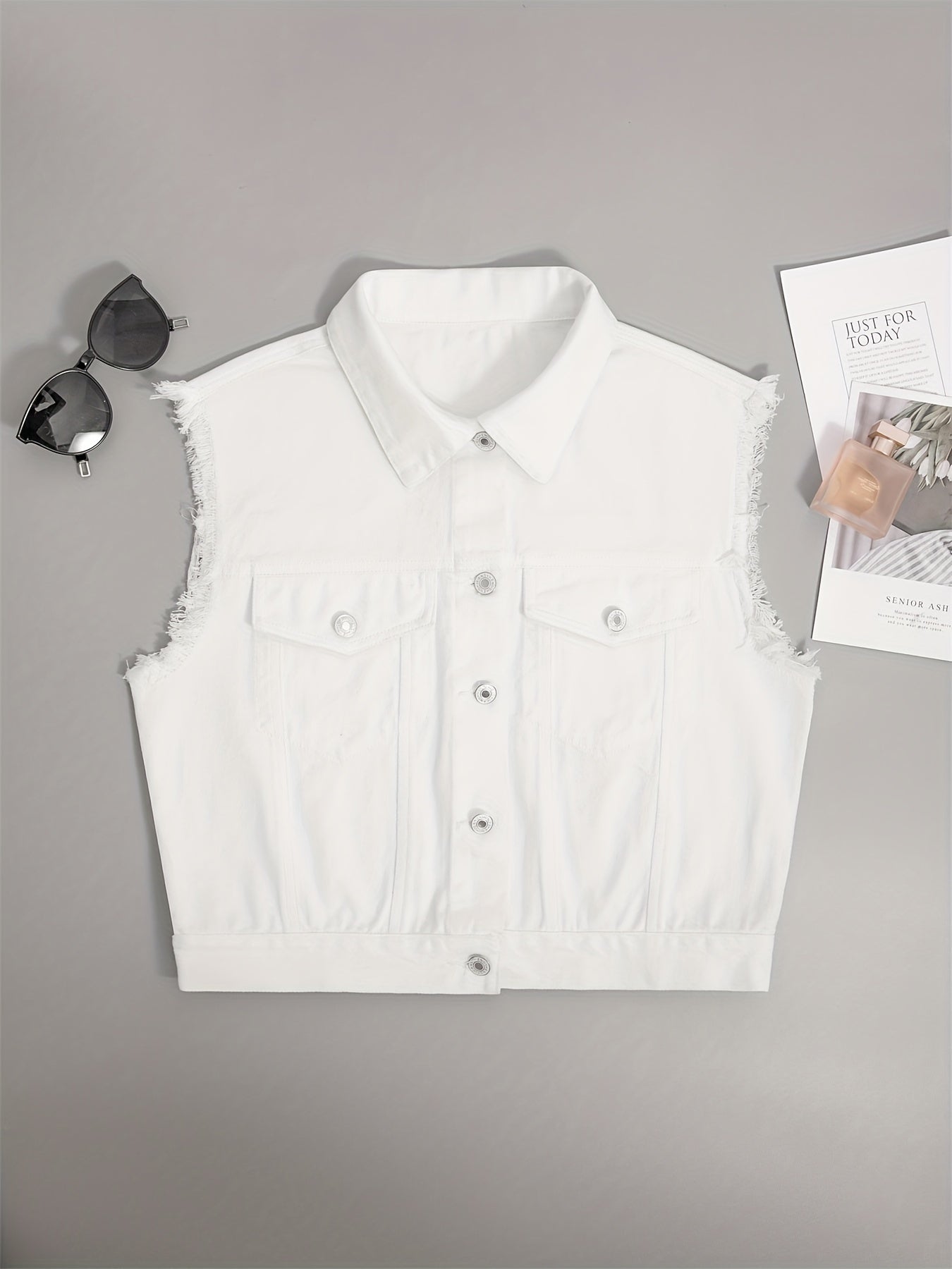 Johanna - Sleeveless Denim Jacket Featuring Flap Pockets