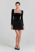 Emilia - Sophisticated Velvet Dress Featuring a Square Neckline