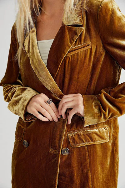 Chic Long-Sleeve Velvet Blazer with Button Closure